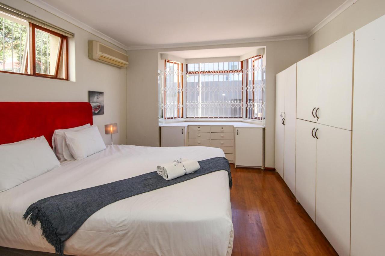 Holiday Home In Sea Point, Fresnaye Kapstaden Exteriör bild